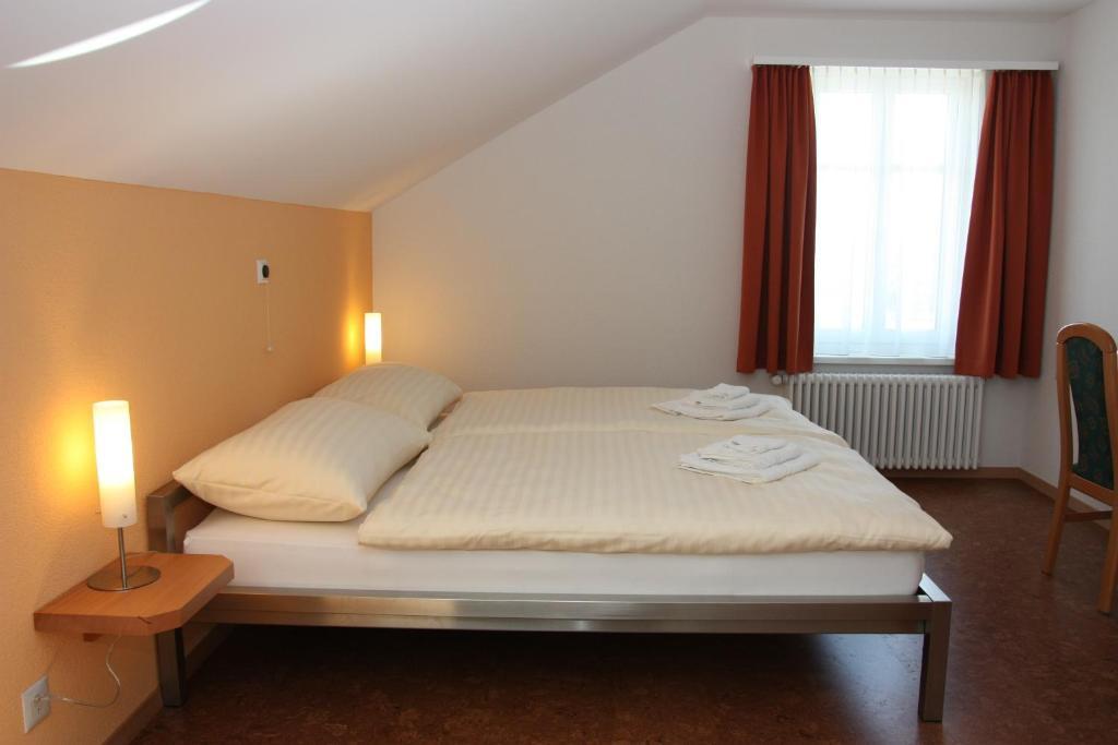 Hotel Speiserestaurant Bahnhof Güttingen Eksteriør billede