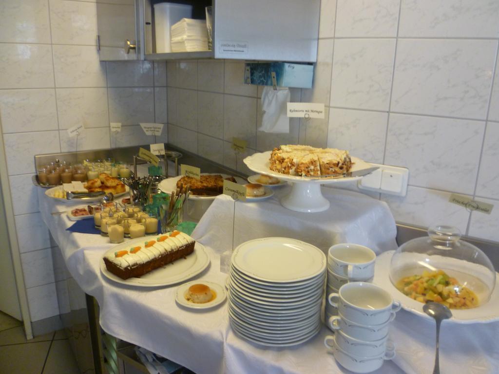 Hotel Speiserestaurant Bahnhof Güttingen Eksteriør billede