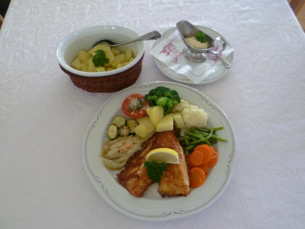 Hotel Speiserestaurant Bahnhof Güttingen Eksteriør billede